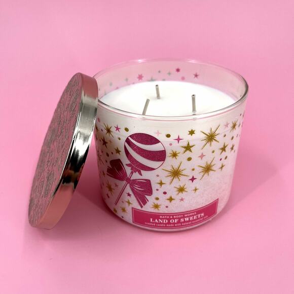 Land of Sweets 3 Wick Candle Bath and Body Works Sugared Pomegranate 14.5 oz - Picture 1 of 3